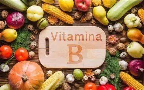 Hvad er forholdet mellem vitamin B9 og folinsyre?